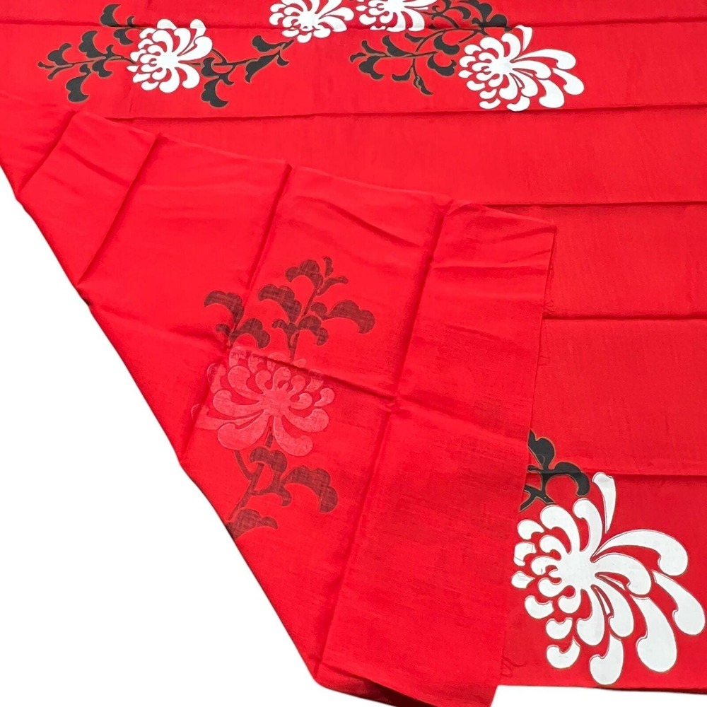 Alfred Shaheen Fabric Hand Printed in Hawaii Red w/White Chrysanthemums 44 x 52 - Picture 7 of 9